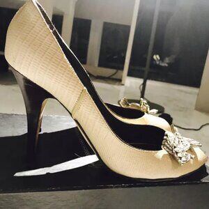 Giuseppe Zanotti Ivory Beige Swarovski Buckle Heels Shoes Pumps Sz40